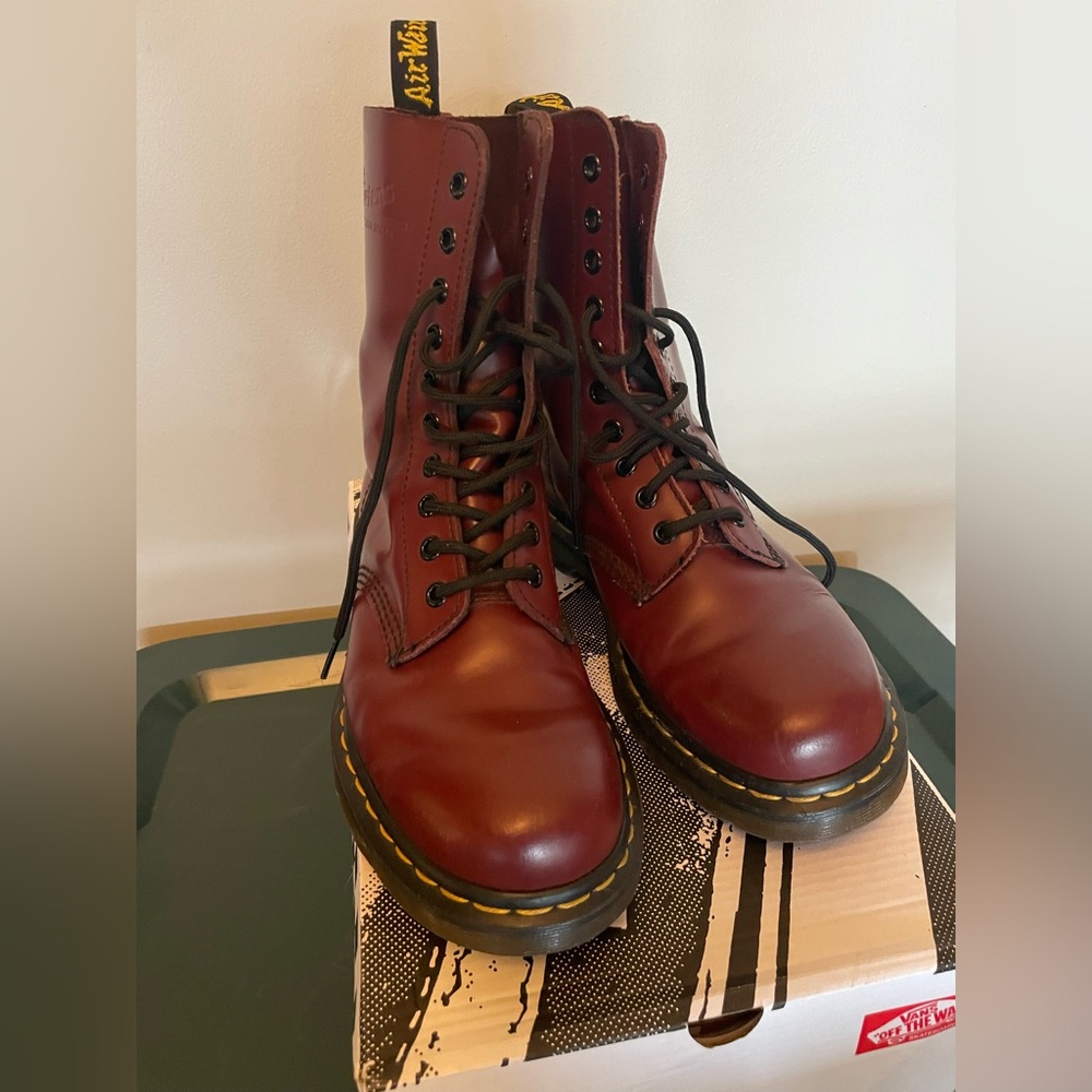 Maroon 1490 Dr marten boots women’s 7